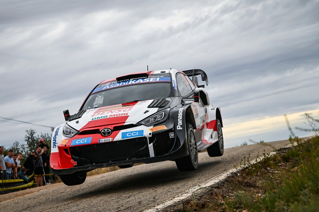 Toyota Rally автомобил на пистата в Чили