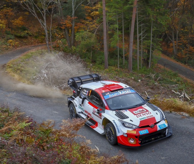 Toyota Rally автомобил на пистата в Япония