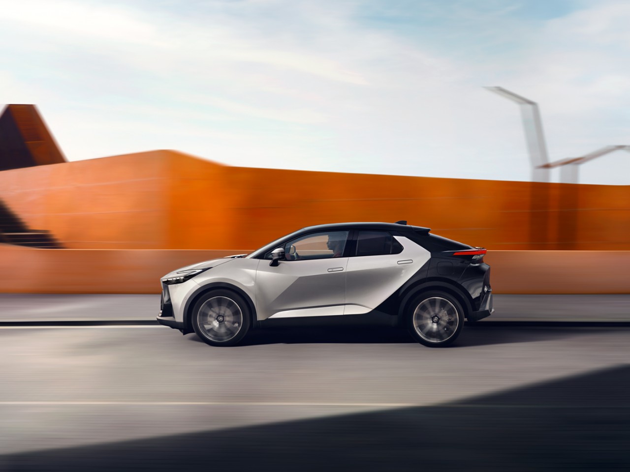 C-HR Plug-in Hybrid на път